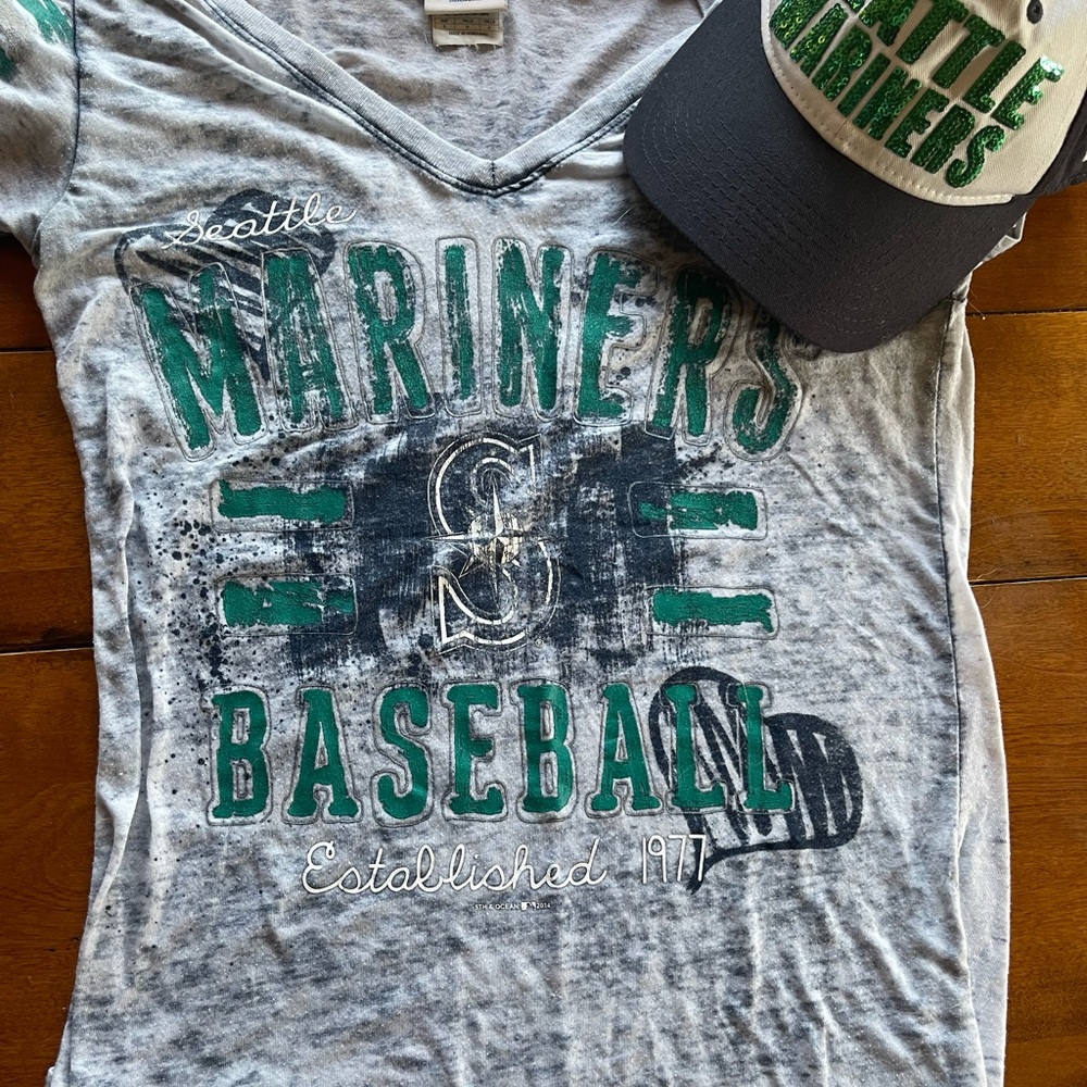Seattle Mariners small Ladies v neck t- shirt and Ball cap set